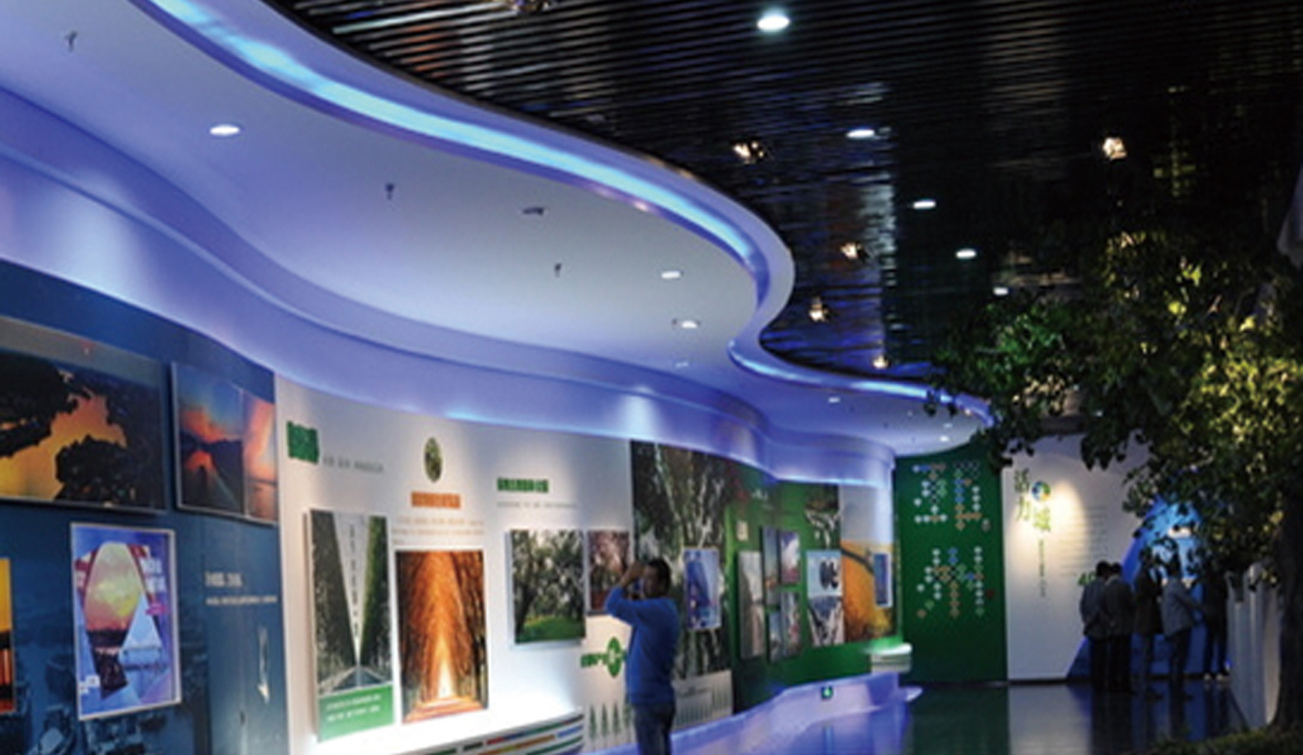 <a href='#link'></a>