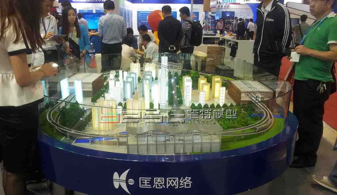 <a href='#link'></a>